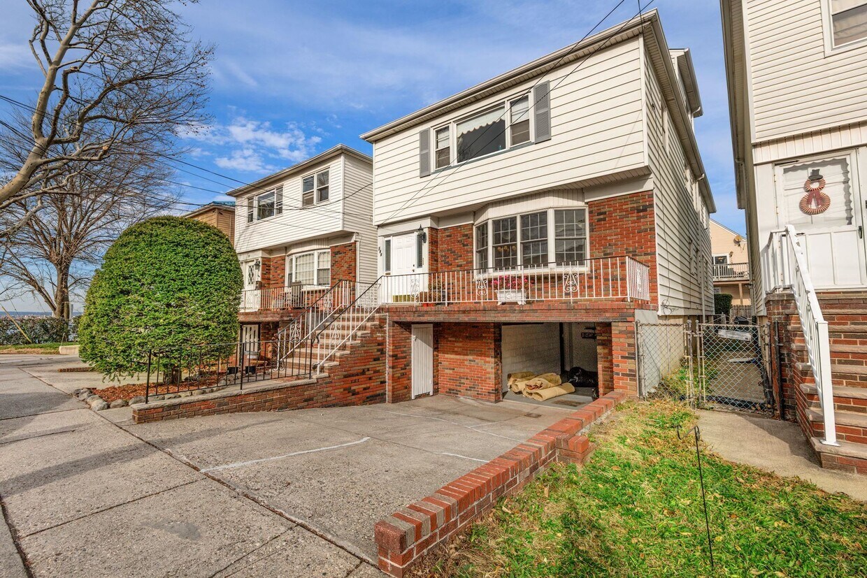 185 W 32nd St Unit 1, Bayonne, NJ 07002 Condo for Rent in Bayonne, NJ