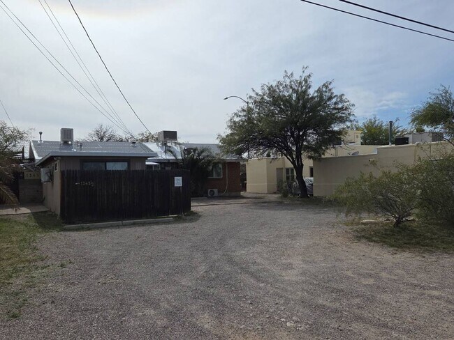 Foto del edificio - Recently Remodeled Gem! Steps Away from U of A Main Campus!