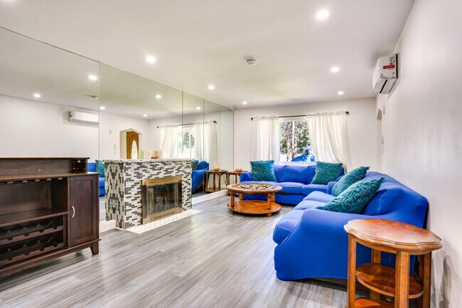 Building Photo - 112 Rockwood Pl