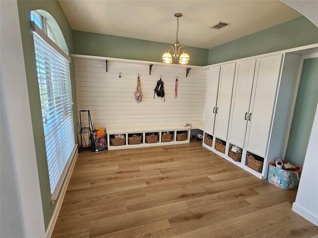 Building Photo - 10 Atascadero Dr