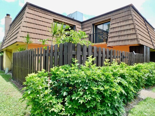 Foto del edificio - 4155 Turnberry Cir