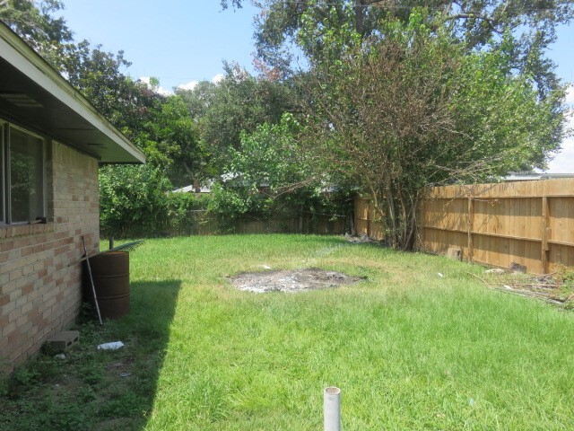 Building Photo - 8811 Burford Ln