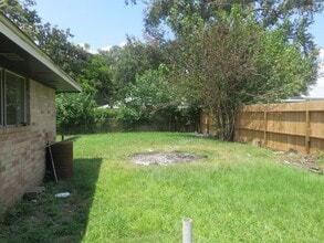 Building Photo - 8811 Burford Ln