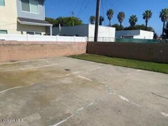 Building Photo - Affordable and Charming 1 bedroom / 1 bath...