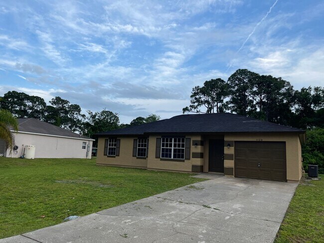 Foto del edificio - Charming 3/2 Home with open floor plan.