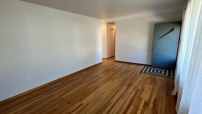 Building Photo - 1628 Smith Pl