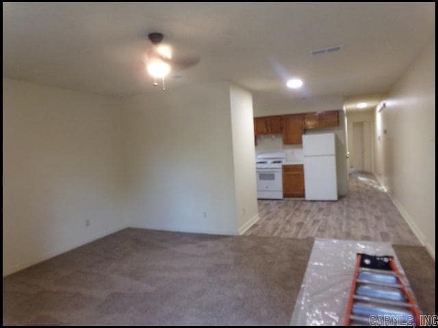 Building Photo - 610 S Maple St