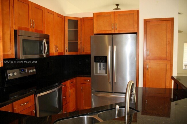 Foto del edificio - 1084 Golden Cane Dr
