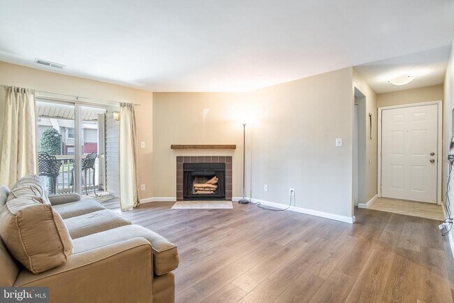 Building Photo - 11701 Olde English Dr