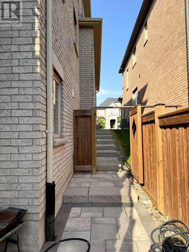 Building Photo - 104 Mitchell Pl