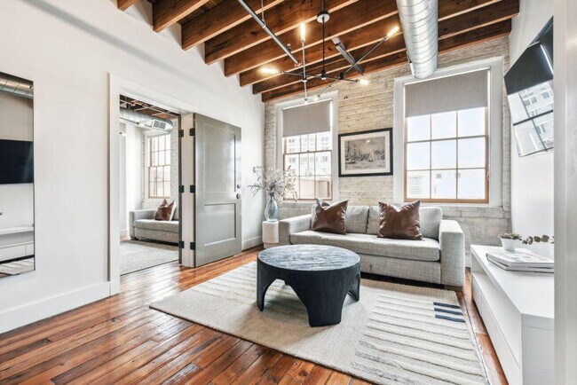 Building Photo - 315 Girod St