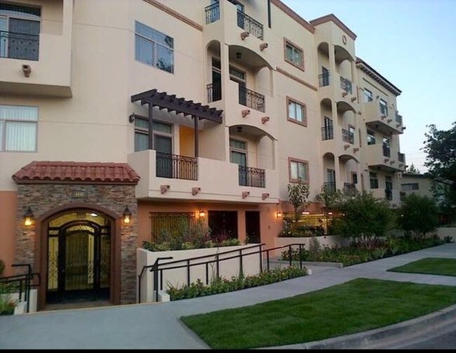 Foto del edificio - 4440 Vantage Ave
