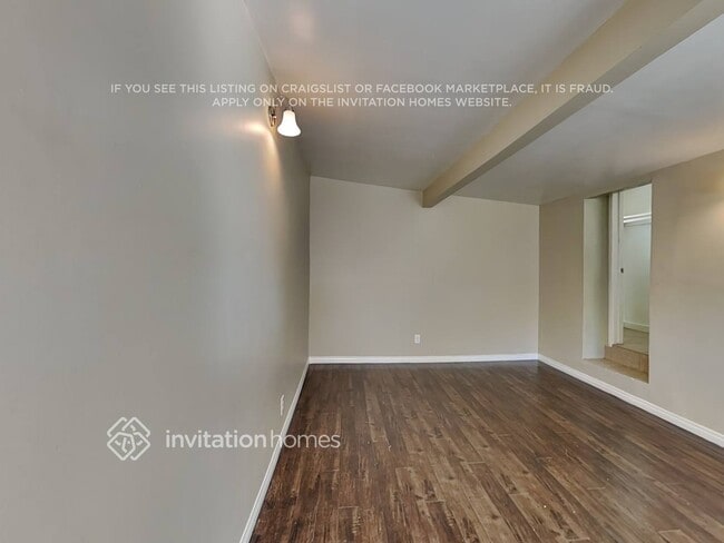 Building Photo - 726 E 99th St