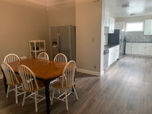 Building Photo - 61 Front St