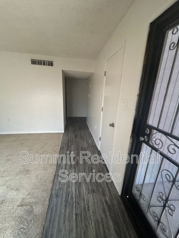 Building Photo - 959 E Alvord Rd