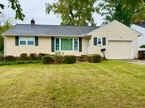 Building Photo - 1405 Green Acres Dr