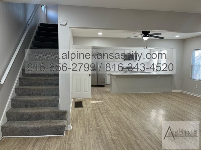 Building Photo - Beautiful Midtown Rehab! Open Layout!