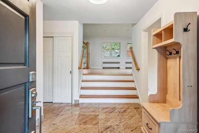 Building Photo - 44 Sandy Hollow Rd