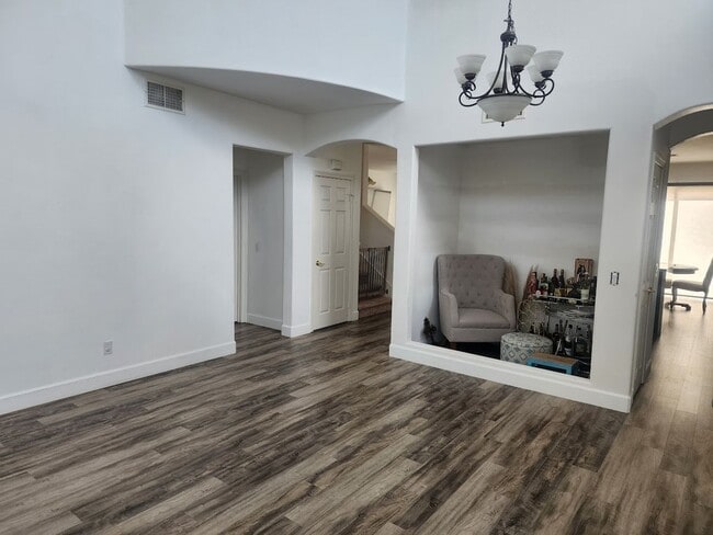 Building Photo - Gorgeous 4 Bedroom Home in Temecula with R...