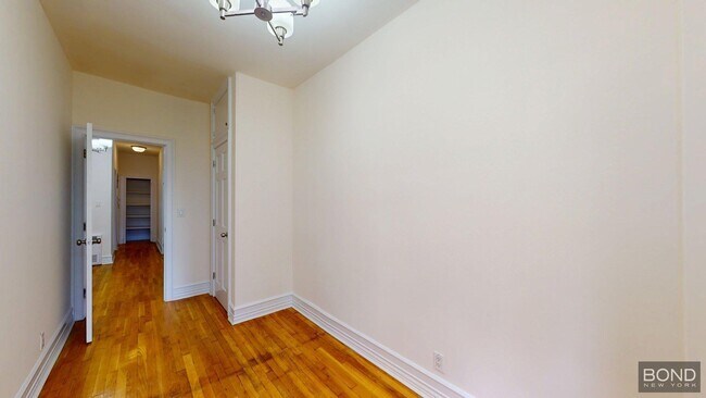 Foto del edificio - 338 E 70th St