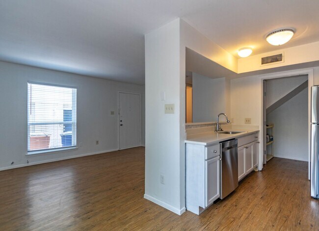 Building Photo - 1313 Southport Dr. Unit #D Austin, TX 78704