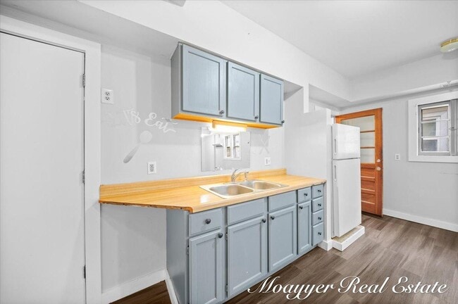 Building Photo - 921 4th St NW