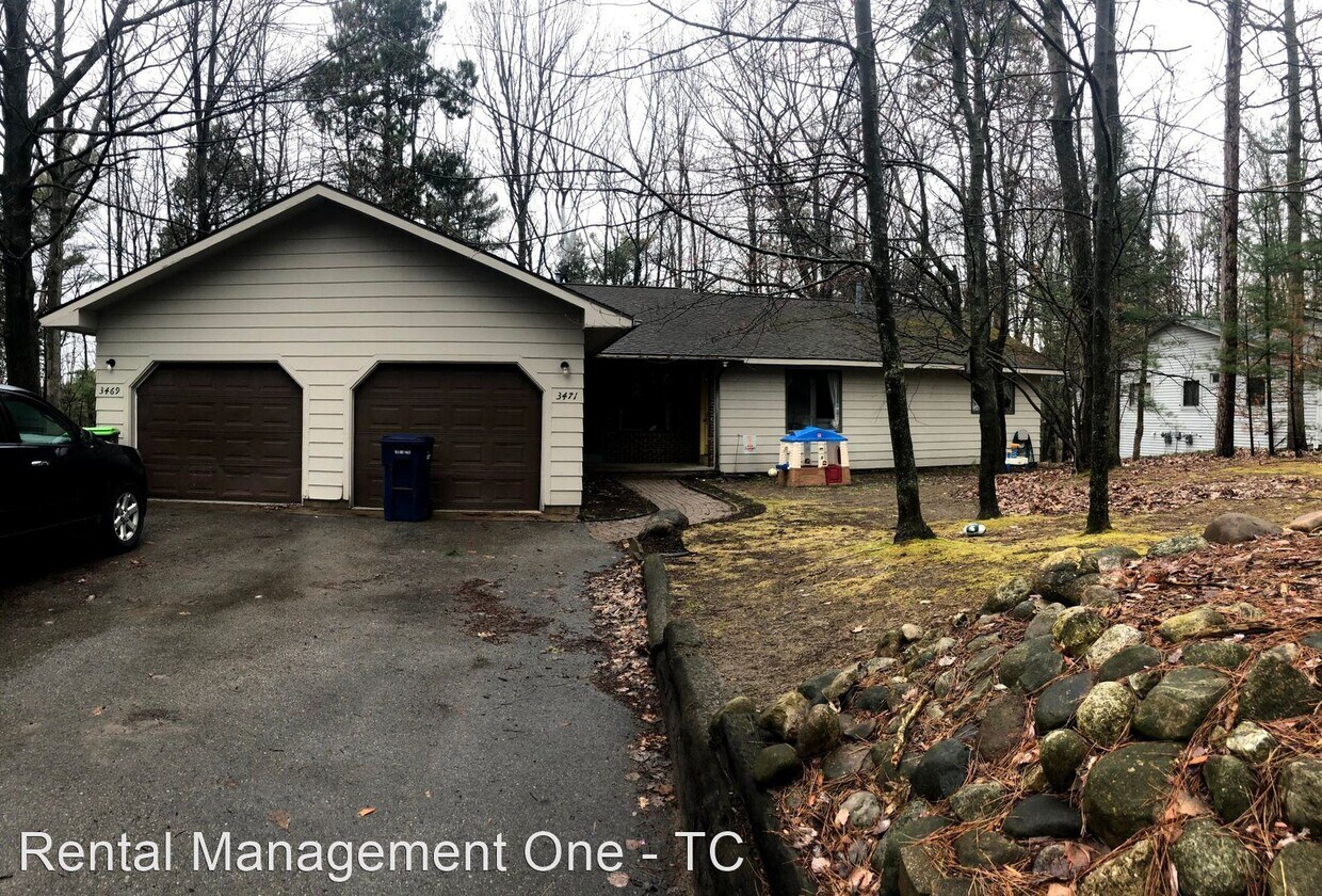 2 br, 1 bath House 3469 Blackwood Drive House Rental in Traverse