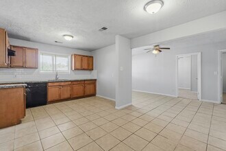 Building Photo - 303 Brown Dr