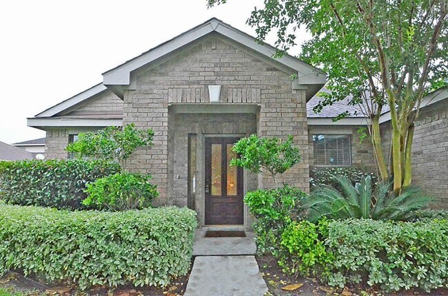 Building Photo - 2211 Winding Hollow Dr