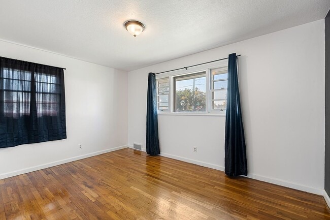 Building Photo - 2611 Newman Dr