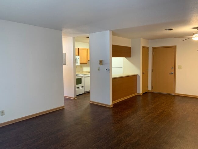 Interior Photo - 247 Sheldon