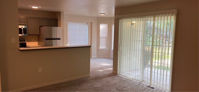 Foto del edificio - 10066 W Garverdale Ln
