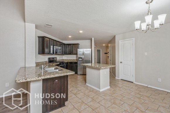 Foto del edificio - NOW AVAILABLE! - 19114 Warlander Ct, Porte...