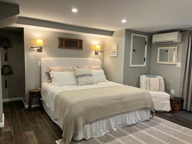 cama king - 917 Constitution Ave NE