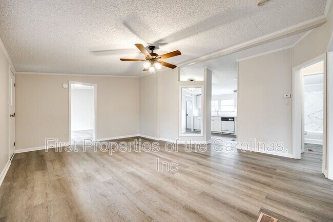 Foto del edificio - 128 Summerglen Dr.
