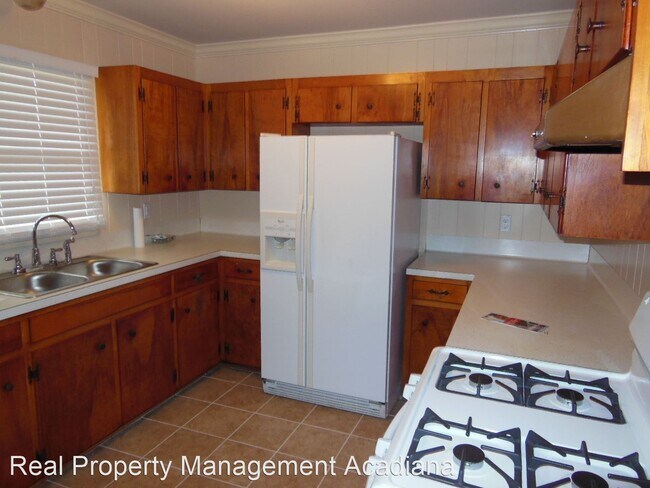 Foto del edificio - 3 br, 1.5 bath House - 114 Downing st
