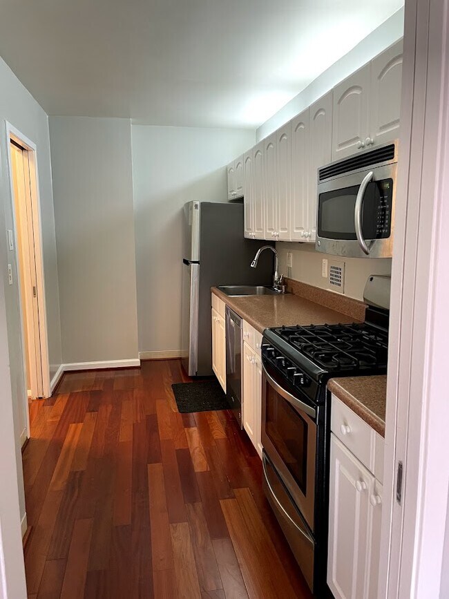 4515 Willard Ave Unit 916S, Chevy Chase, MD 20815 Condo for Rent in