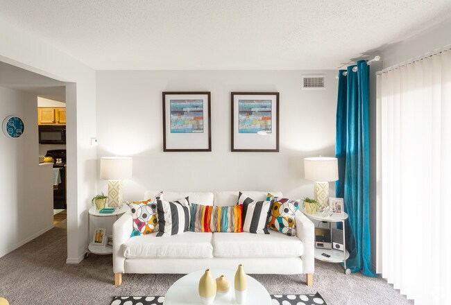 2 habitaciones, 1 baño - 856 pies cuadrados - Teal Run