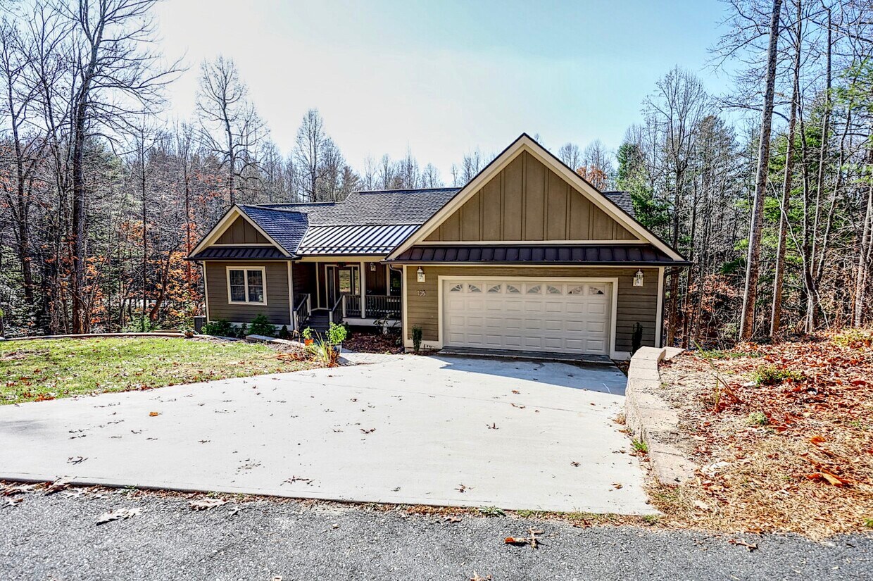 105 Drake Mountain Ln, Hendersonville, NC 28739 House Rental in
