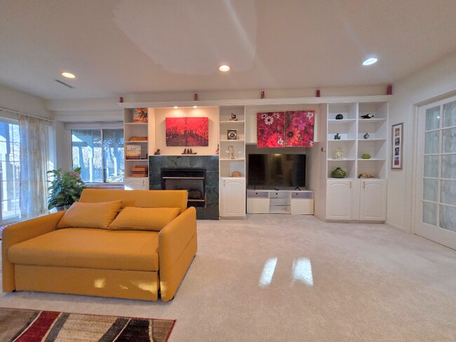 Foto del edificio - 1025 Rosewood Dr