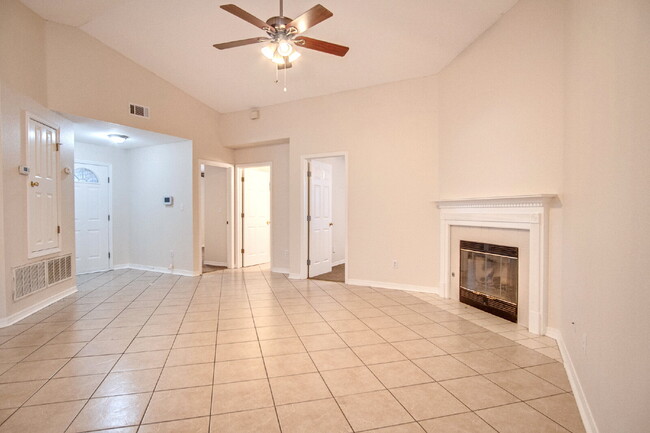 Foto del edificio - 3/2 Home in Pensacola, Close to Beaches an...