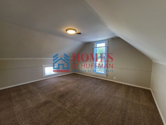 Foto del edificio - One Bedroom | Westside Duplex | Upstairs Unit