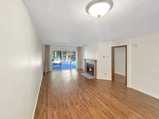 Foto del edificio - Amazing 2BR/2BA in the heart of UTC! Parki...