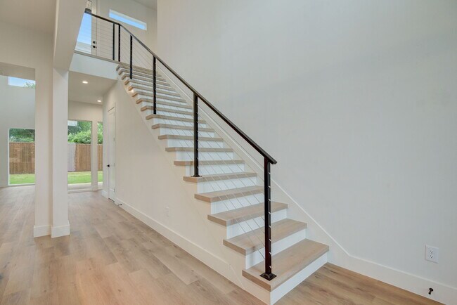 Building Photo - 1723 Homeland St
