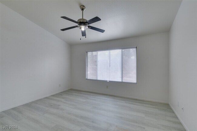 Building Photo - 427 Lennox Dr