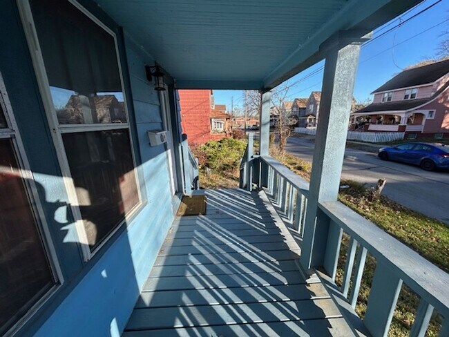 Foto del edificio - 2 Bed- 1 Bath Single Family Home in Elyria