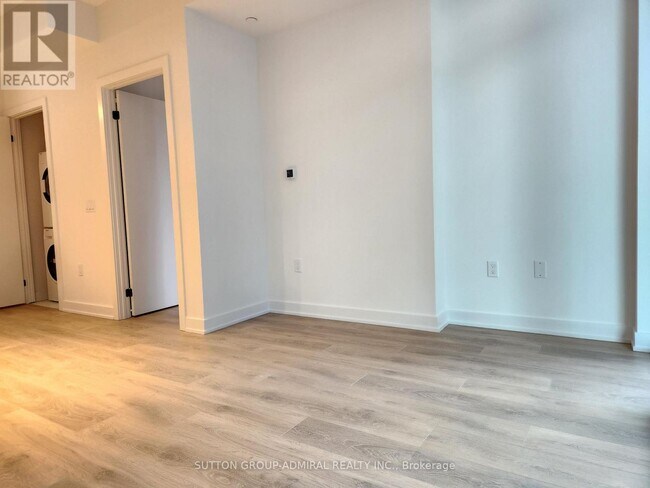 Photo du bâtiment - 127 Broadway Ave
