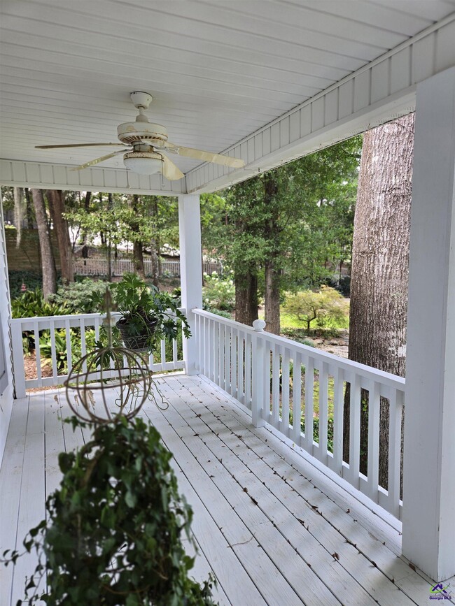 Building Photo - 217 Mossland Dr