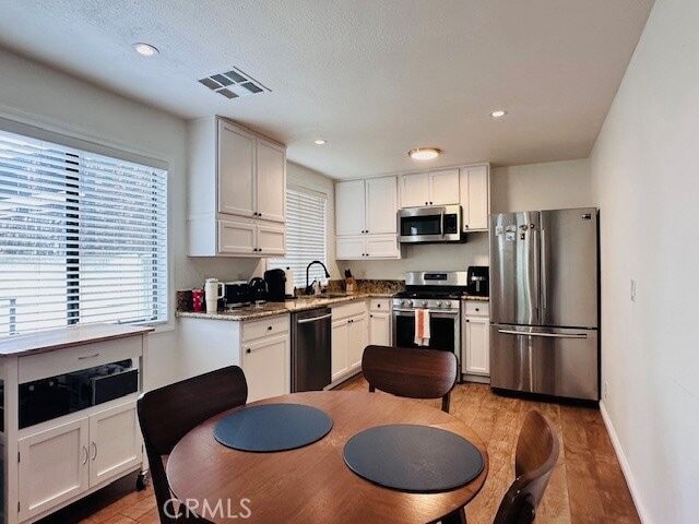 Foto del edificio - 950 W Lambert Road Unit 8