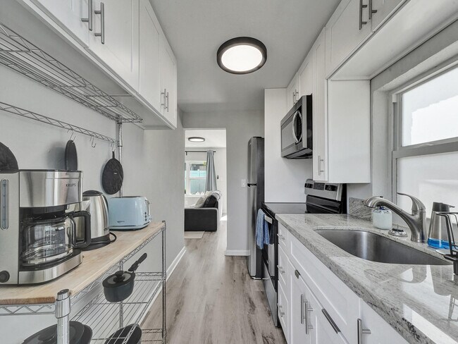 Foto del edificio - 717 SW 2nd Ct